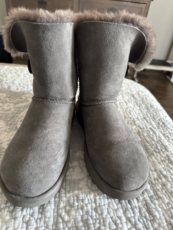 UGG Boots - Picture 3 of 7